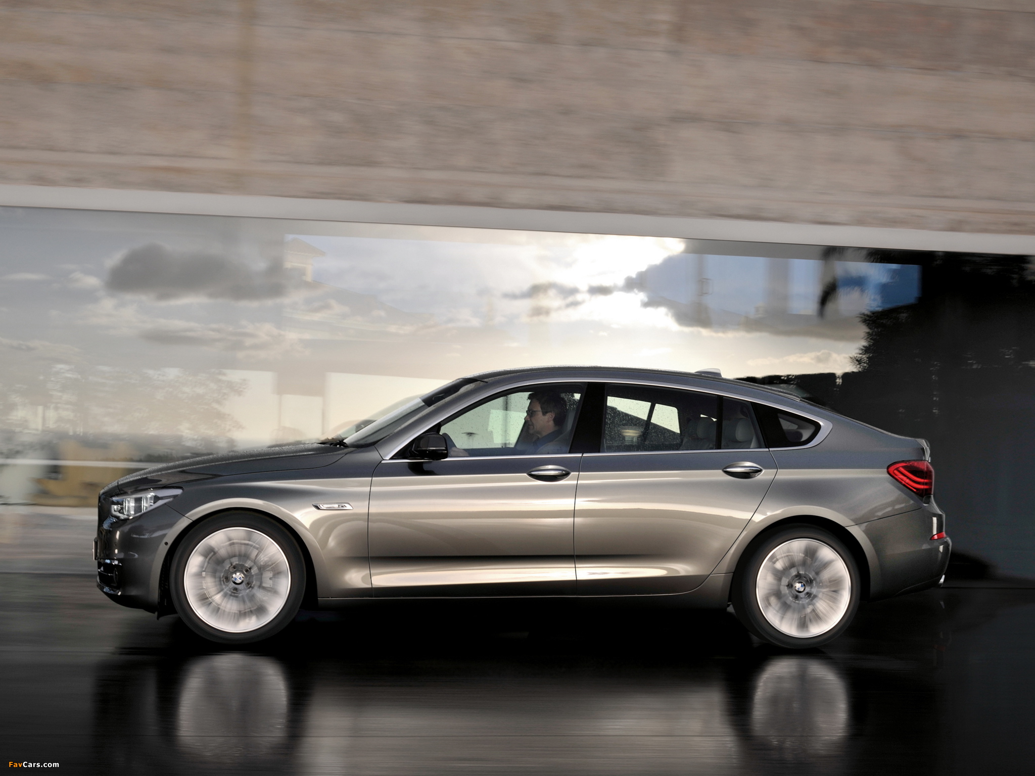 Images of BMW 535i xDrive Gran Turismo Luxury Line (F07) 2013 (2048 x 1536)