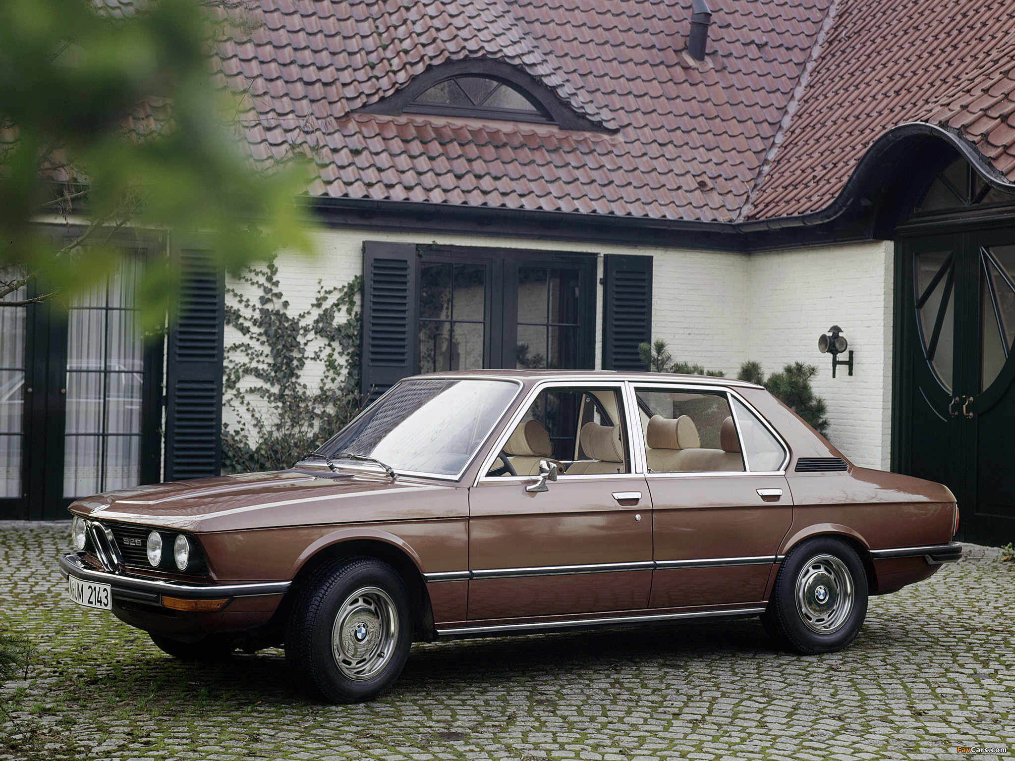 Images of BMW 528 Sedan (E12) 1975–77 (2048 x 1536)
