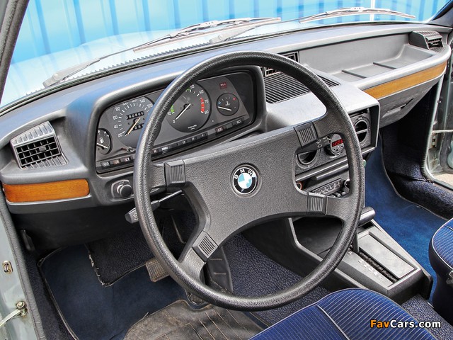 Images of BMW 525 Sedan (E12) 1976–81 (640 x 480)