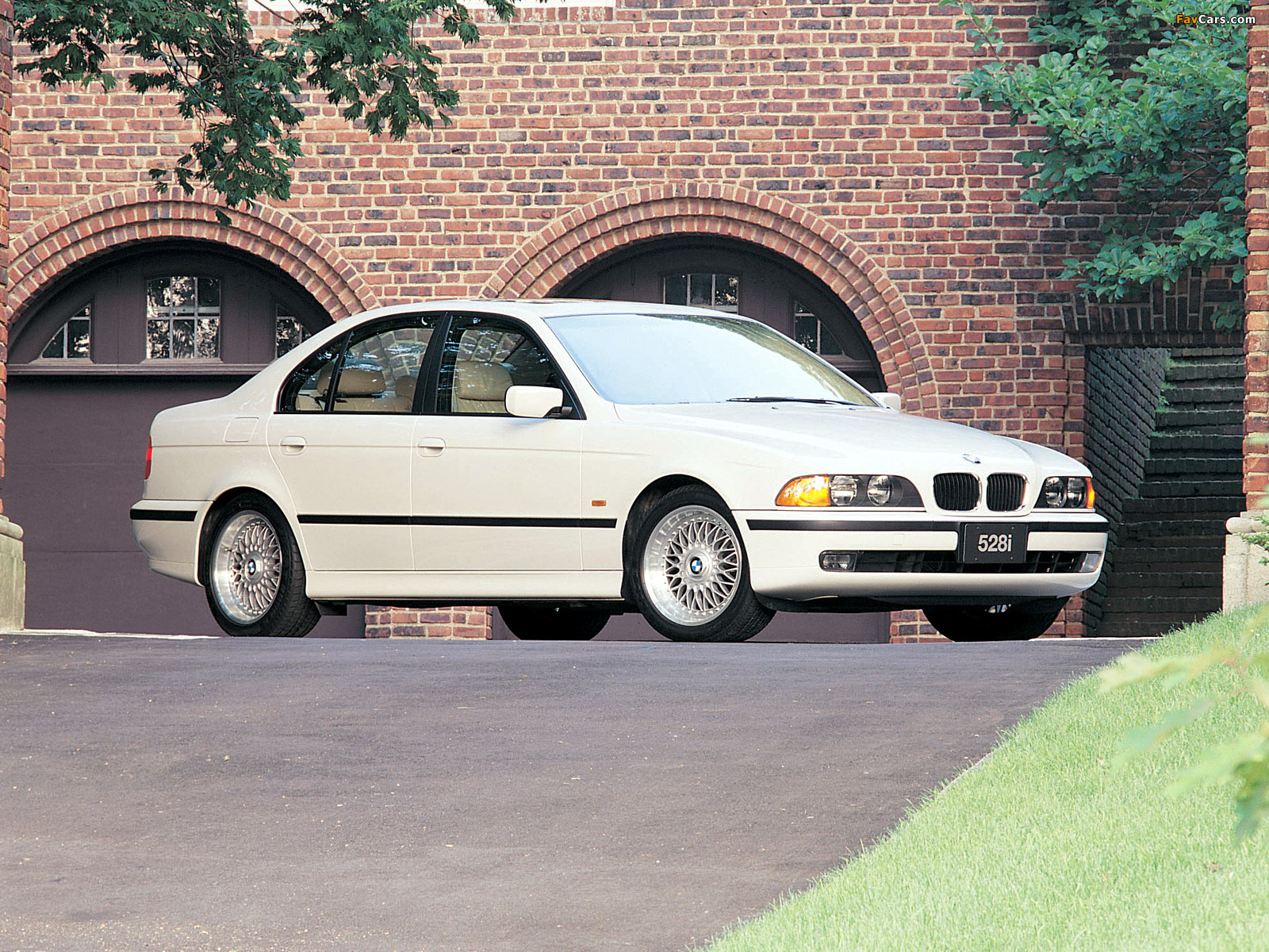 Images of BMW 528i Sedan US-spec (E39) 1996–2000 (1600 x 1200)