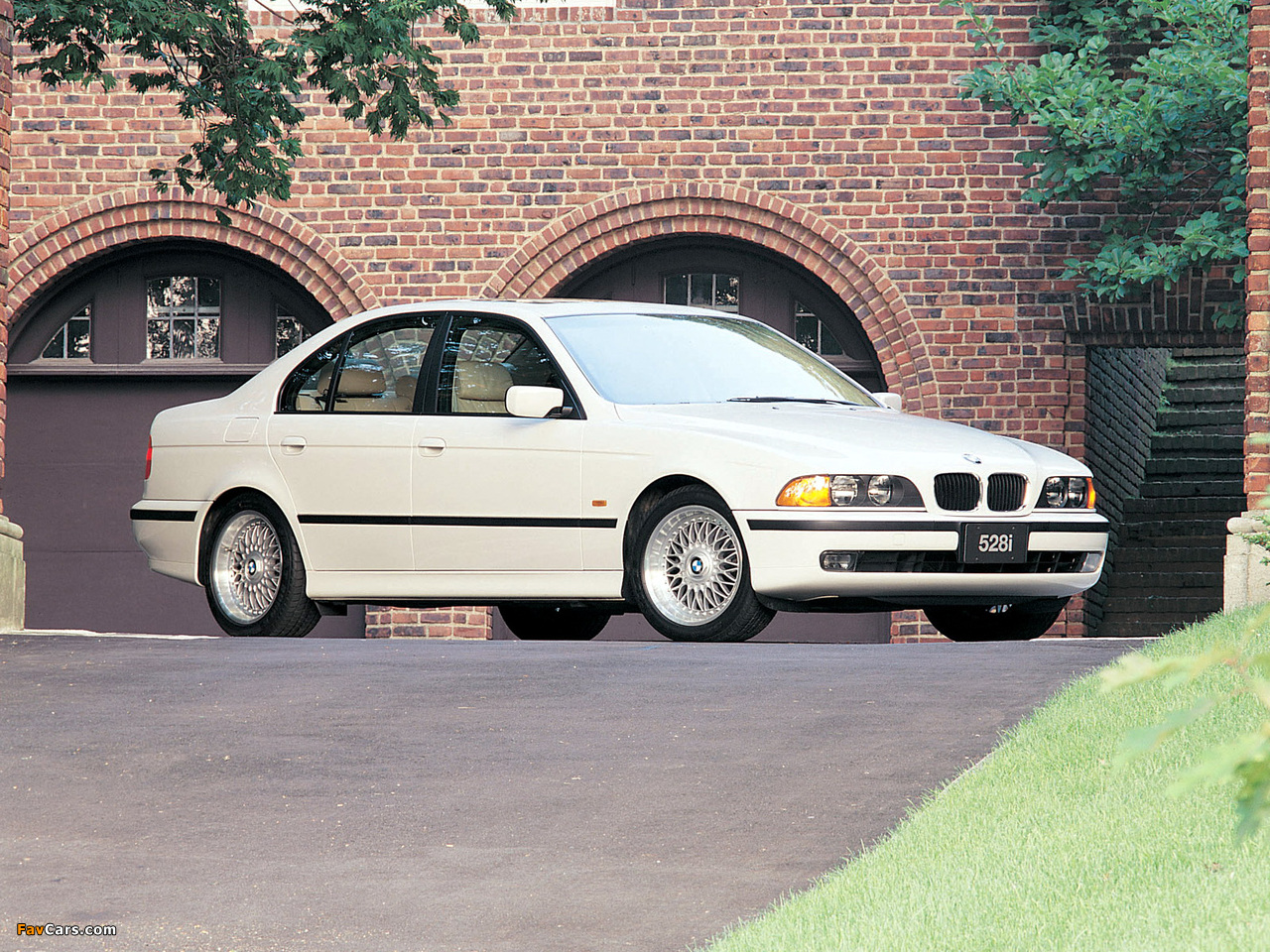 Images of BMW 528i Sedan US-spec (E39) 1996–2000 (1280 x 960)