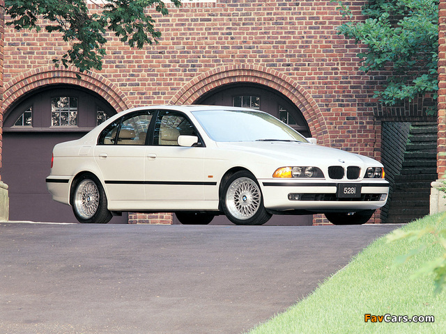Images of BMW 528i Sedan US-spec (E39) 1996–2000 (640 x 480)
