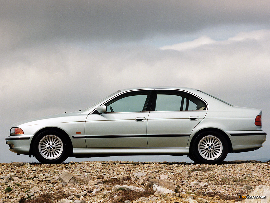 Images of BMW 540i Sedan UK-spec (E39) 1996–2000 (1024 x 768)