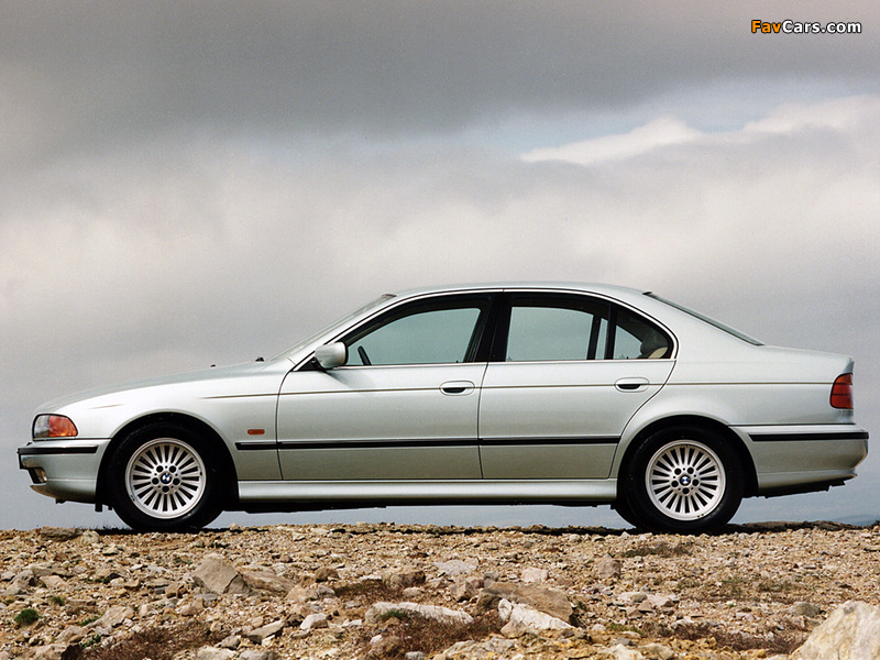 Images of BMW 540i Sedan UK-spec (E39) 1996–2000 (800 x 600)