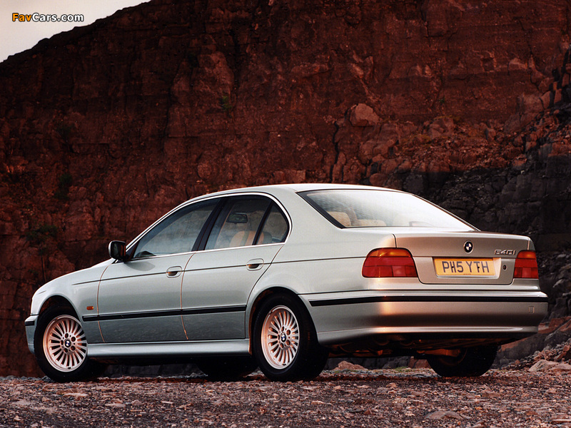 Images of BMW 540i Sedan UK-spec (E39) 1996–2000 (800 x 600)