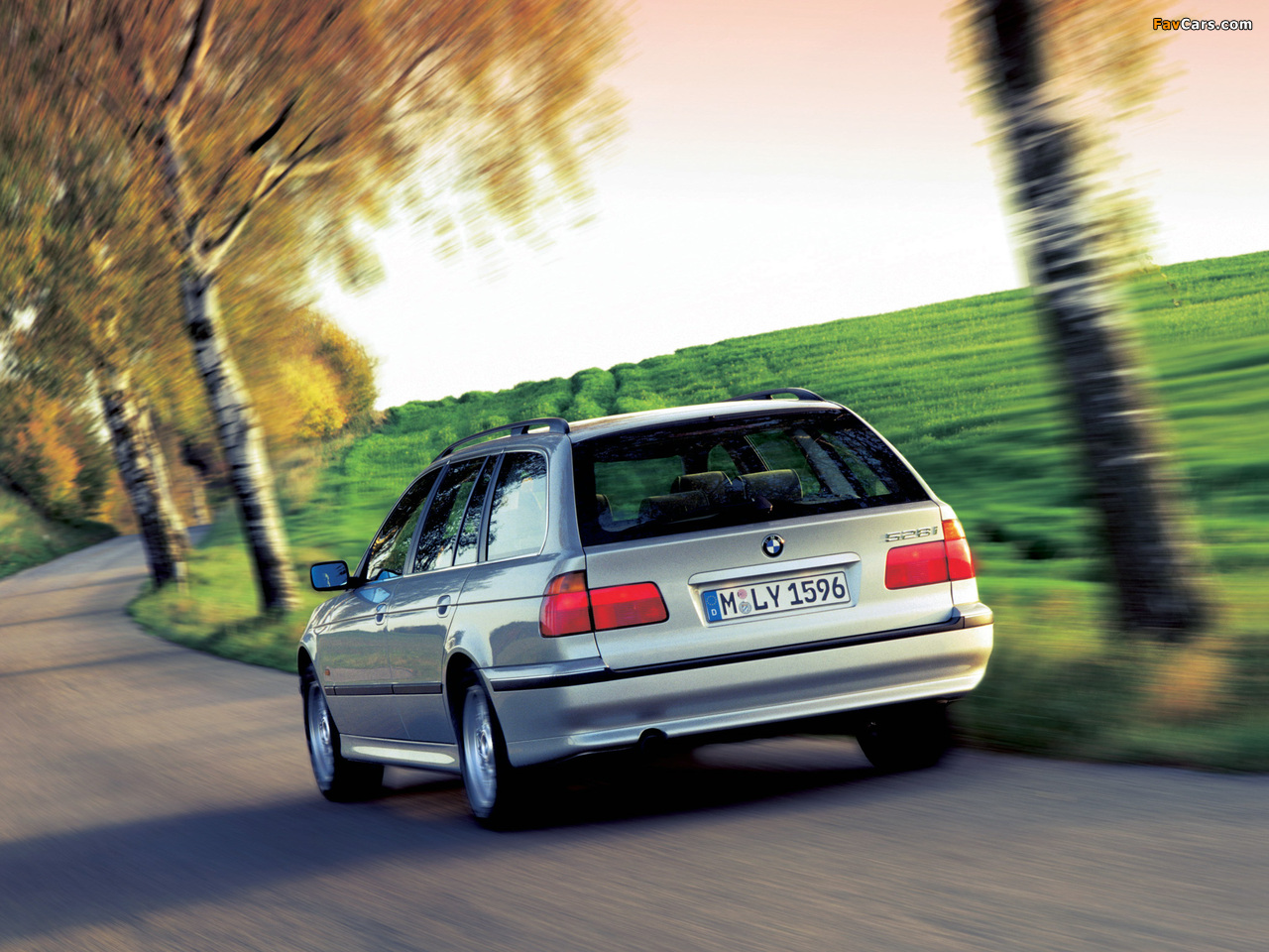 Images of BMW 528i Touring (E39) 1997–2000 (1280 x 960)