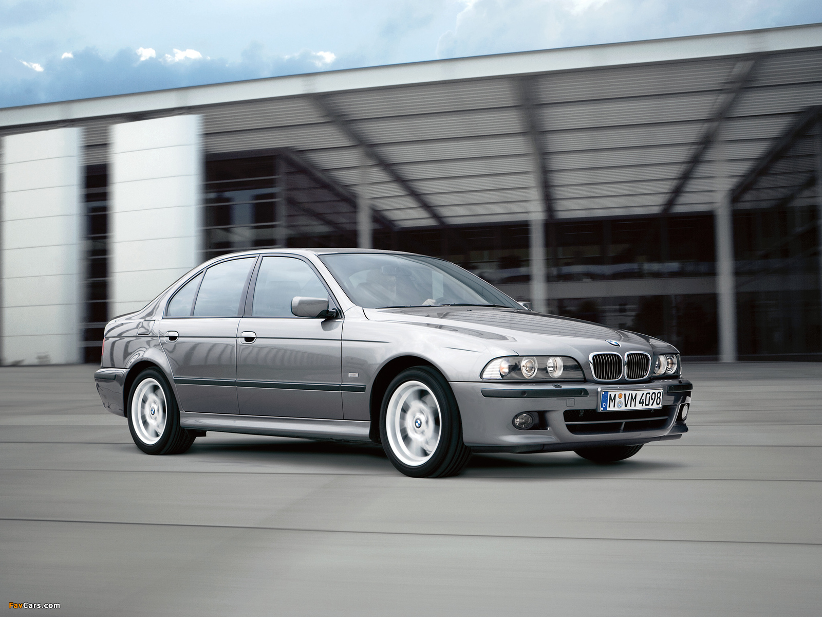 Images of BMW 5 Series M Sports Package (E39) 2002 (1600 x 1200)