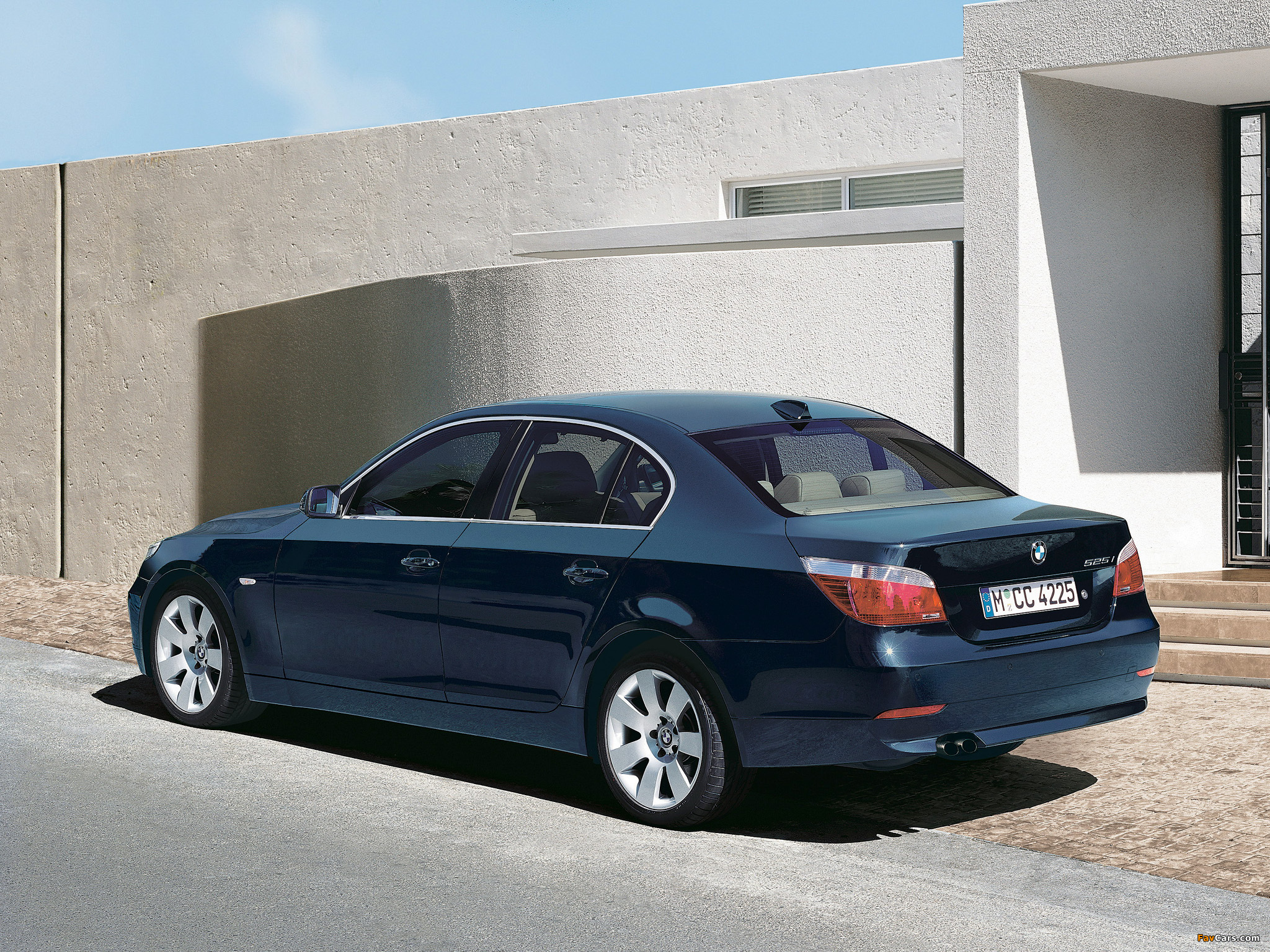 Images of BMW 525i Sedan (E60) 2003–07 (2048 x 1536)