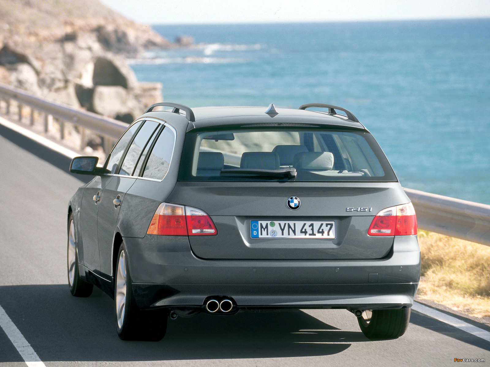 Images of BMW 545i Touring (E61) 2004–05 (1600 x 1200)