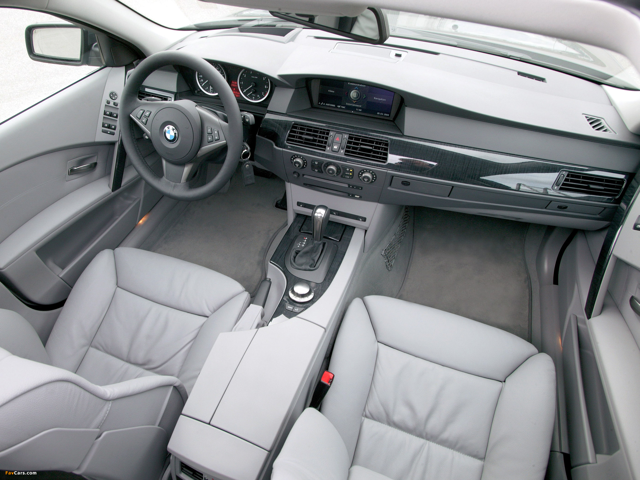 Images of BMW 545i Touring (E61) 2004–05 (2048 x 1536)