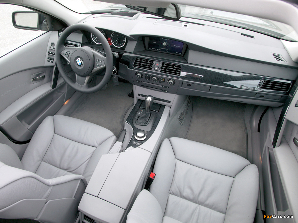 Images of BMW 545i Touring (E61) 2004–05 (1024 x 768)