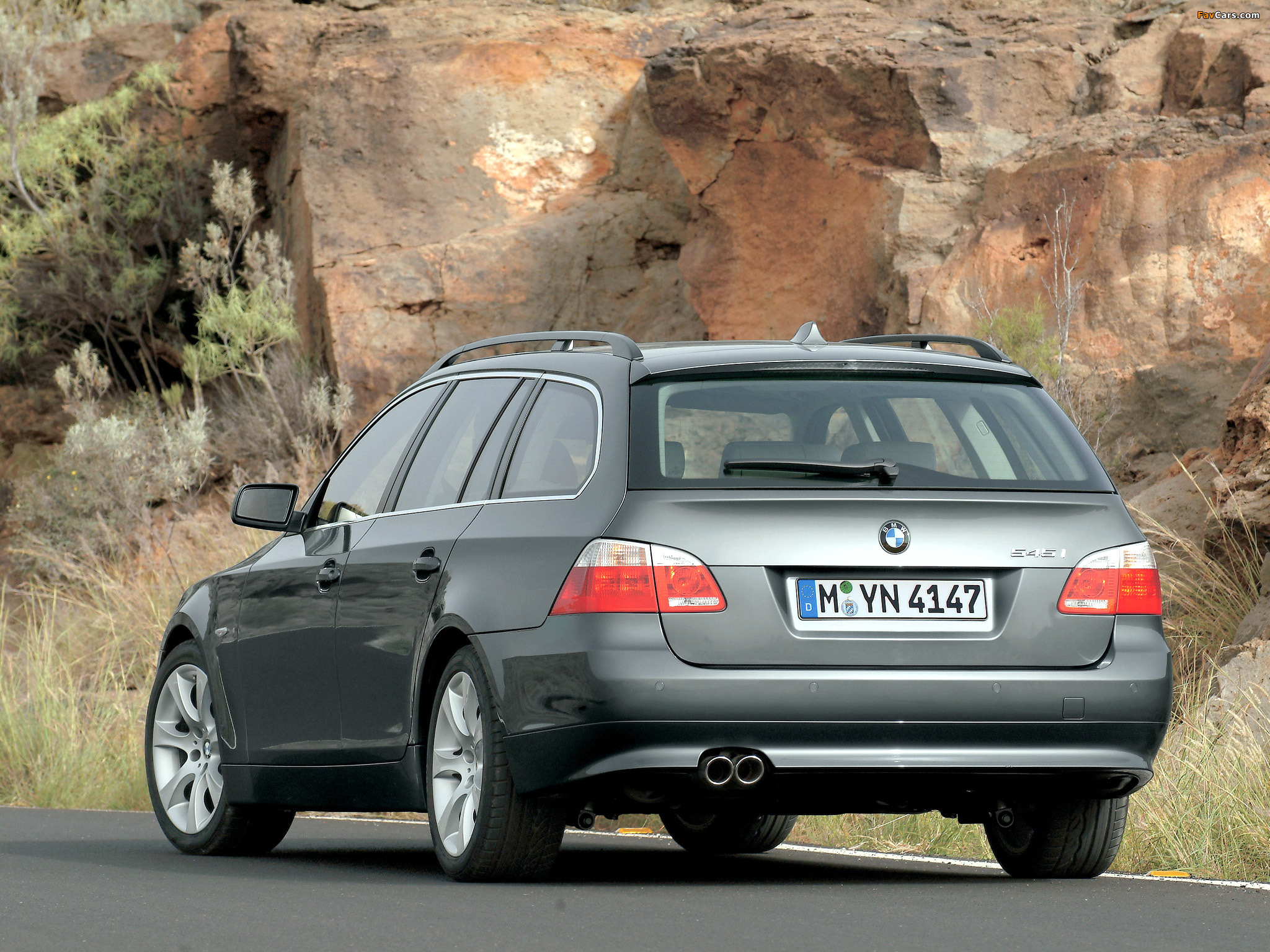 Images of BMW 545i Touring (E61) 2004–05 (2048 x 1536)
