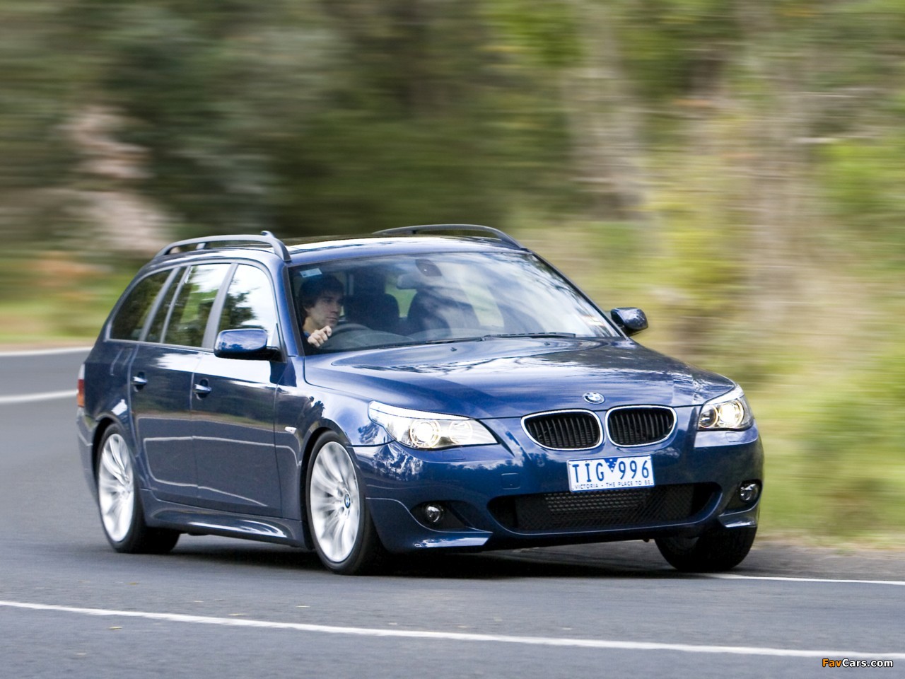 Images of BMW 530i Touring M Sports Package AU-spec (E61) 2005 (1280 x 960)
