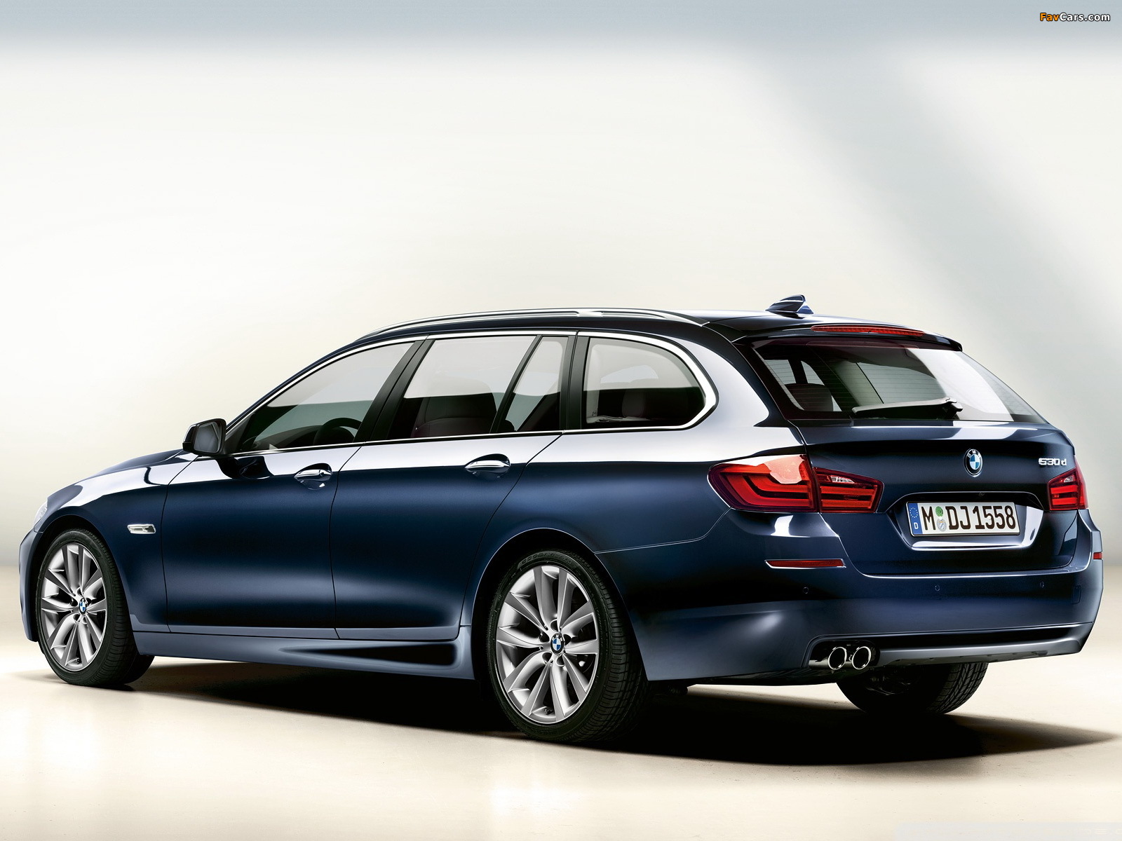 Images of BMW 530d Touring (F11) 2010–13 (1600 x 1200)