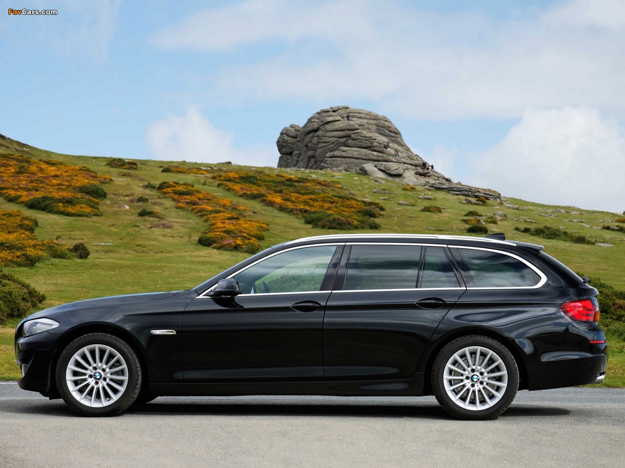 Images of BMW 525d Touring UK-spec (F11) 2010 (1280 x 960)