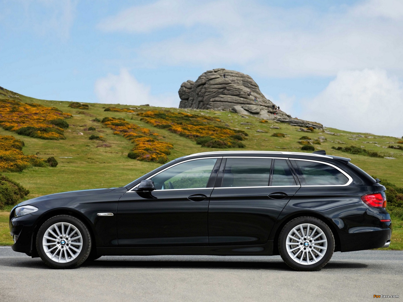 Images of BMW 525d Touring UK-spec (F11) 2010 (1600 x 1200)