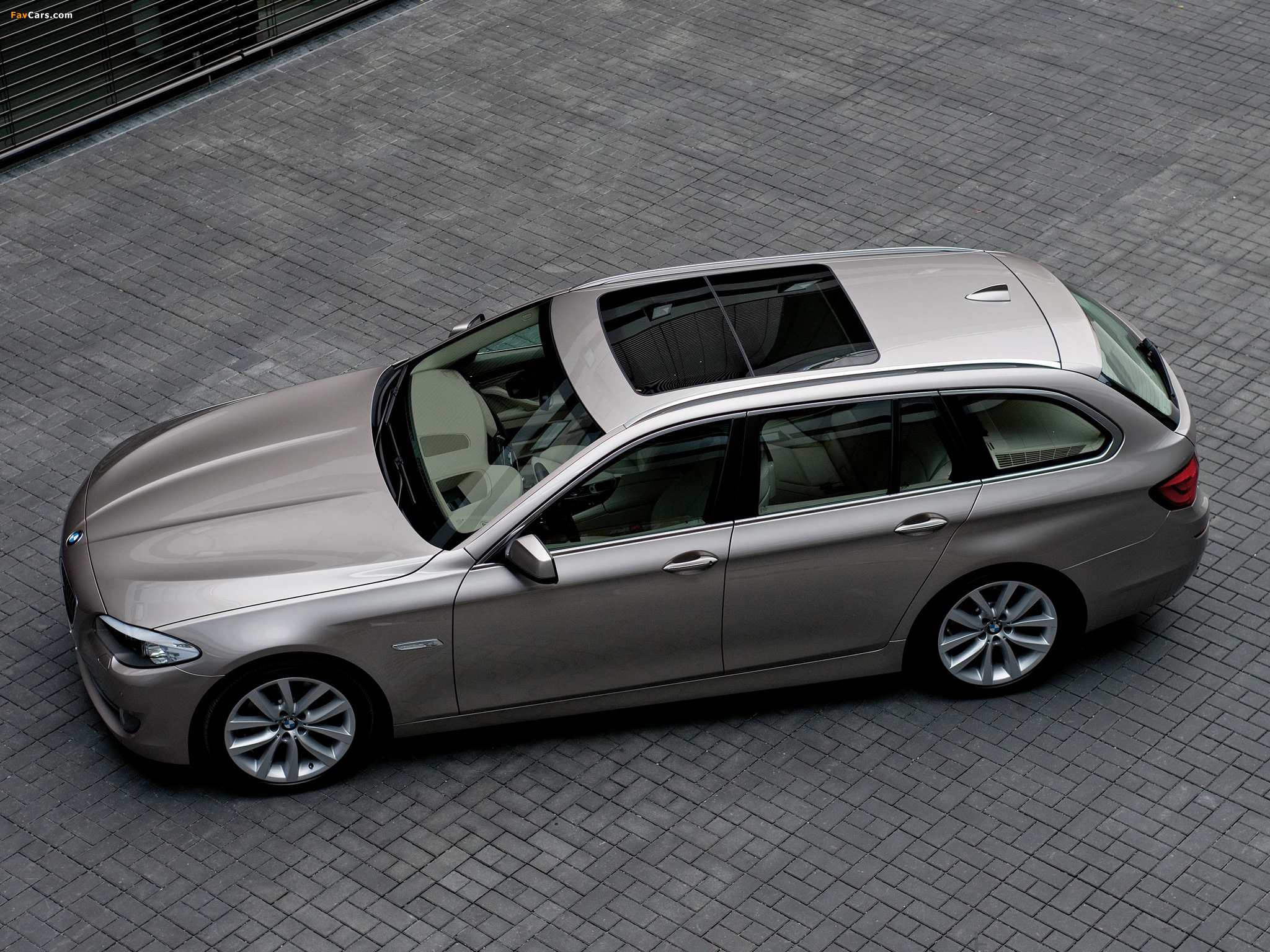 Images of BMW 520d Touring (F11) 2010–13 (2048 x 1536)