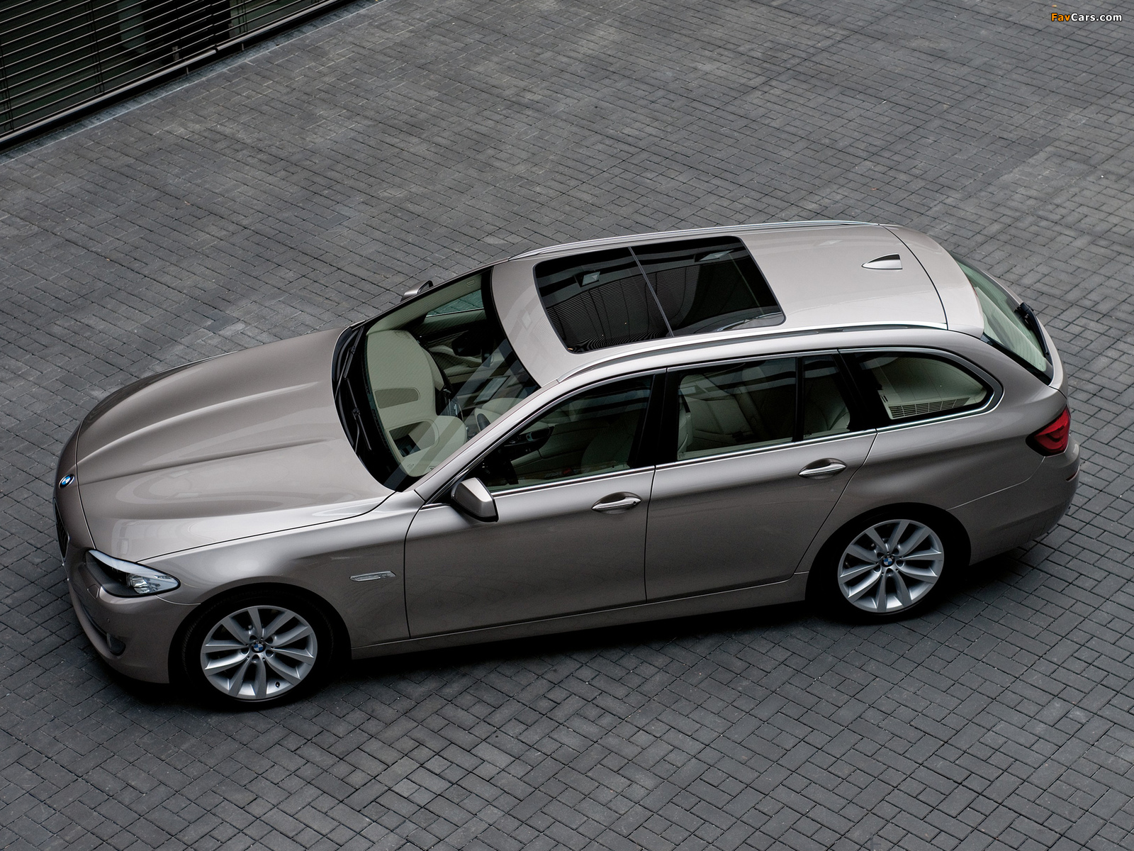 Images of BMW 520d Touring (F11) 2010–13 (1600 x 1200)