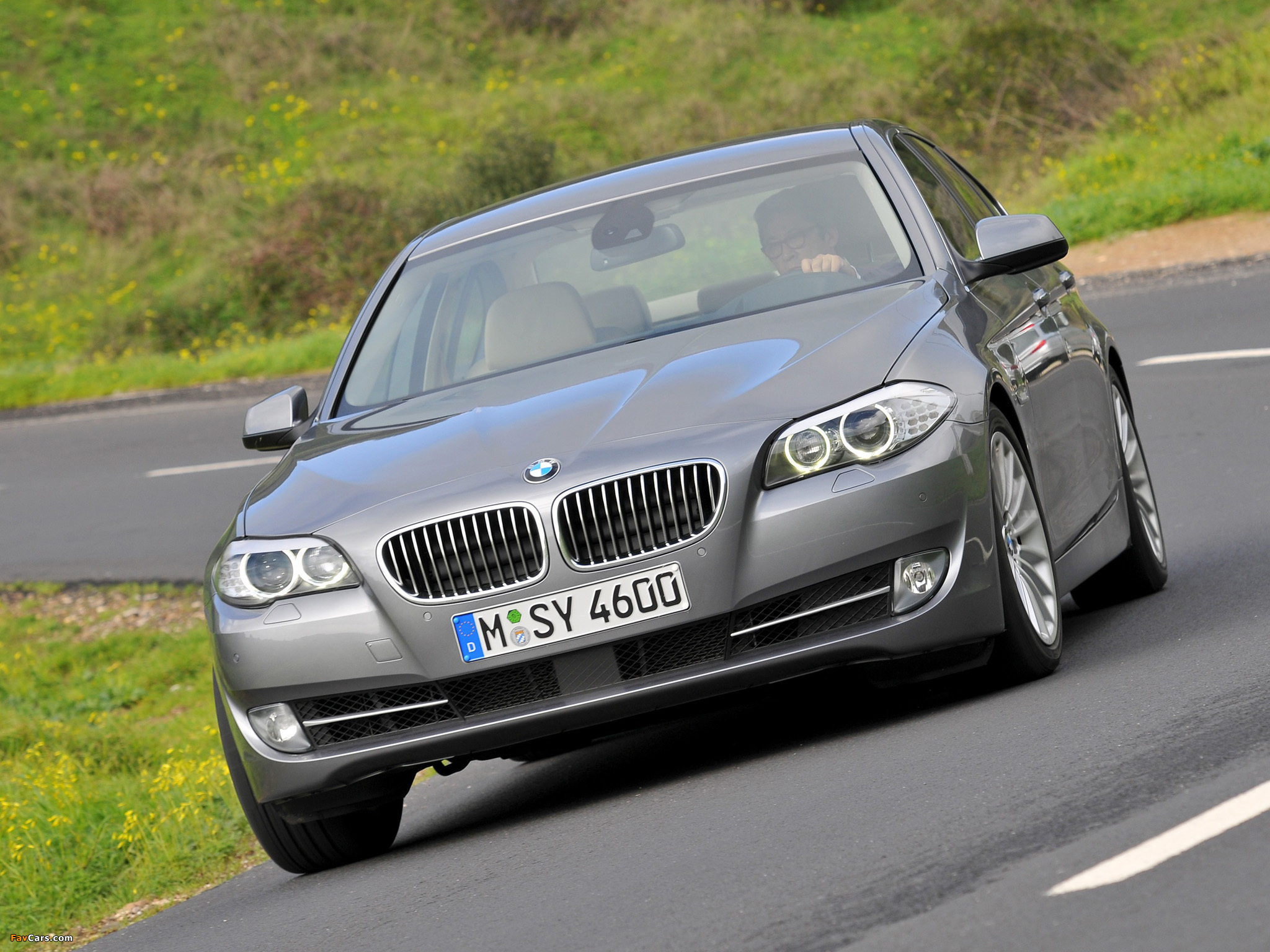 Images of BMW 535i Sedan (F10) 2010–13 (2048 x 1536)