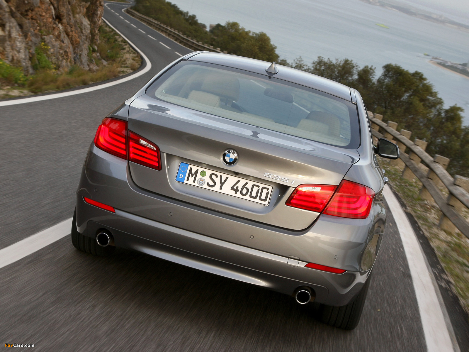 Images of BMW 535i Sedan (F10) 2010–13 (1600 x 1200)