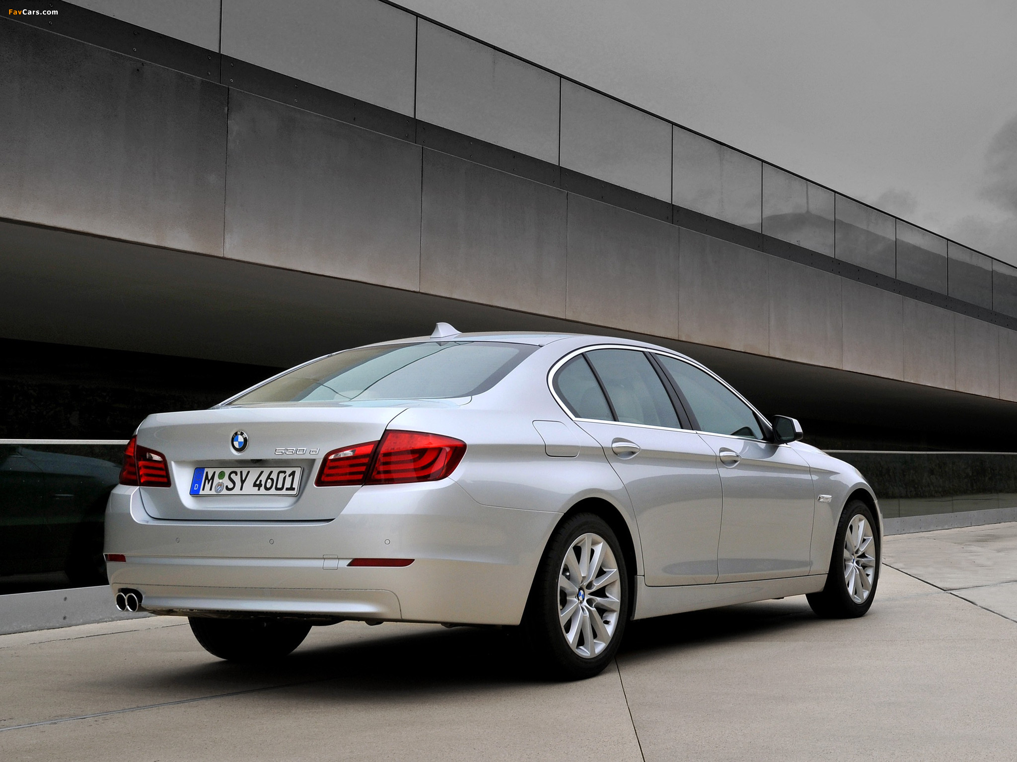 Images of BMW 530d Sedan (F10) 2010–13 (2048 x 1536)