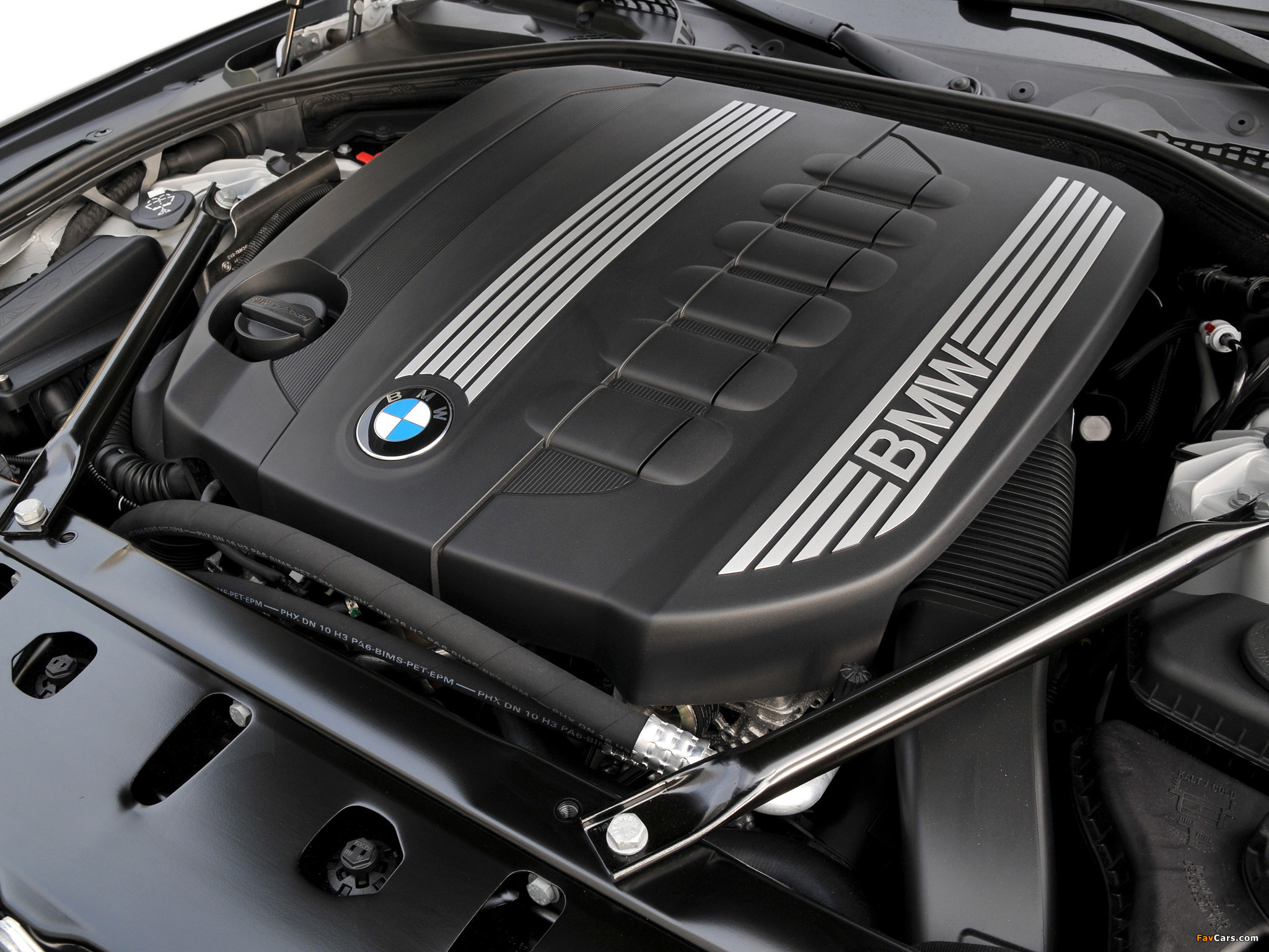 Images of BMW 530d Sedan (F10) 2010–13 (2048 x 1536)
