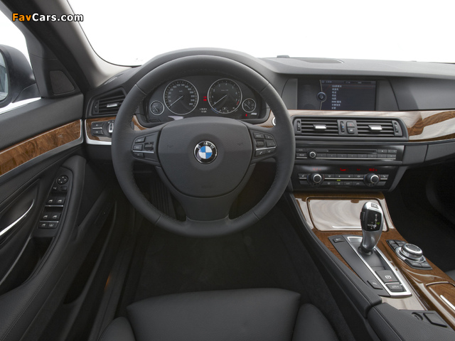 Images of BMW 528Li (F10) 2010 (640 x 480)