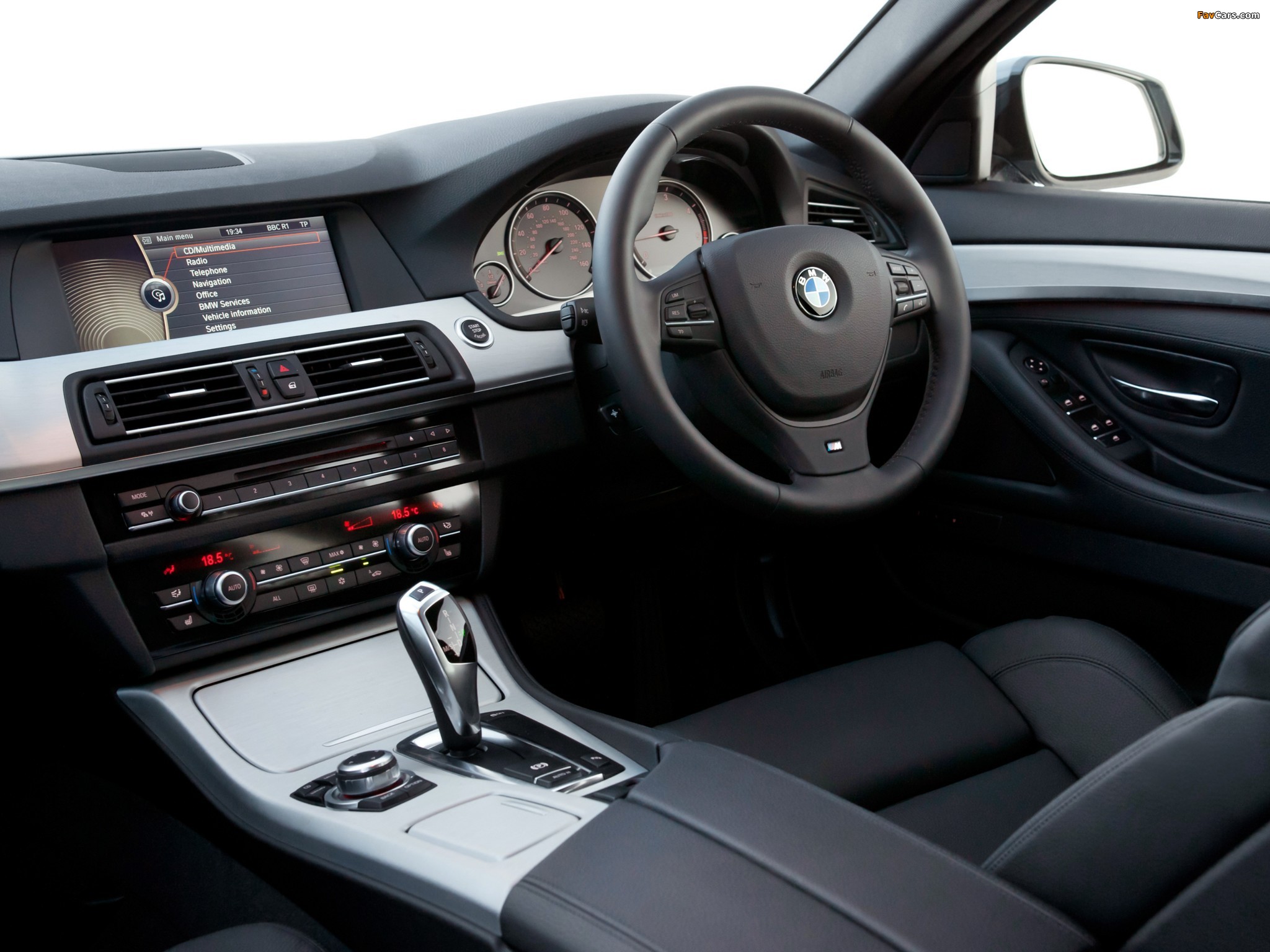 Images of BMW 525d Touring M Sports Package UK-spec (F11) 2010 (2048 x 1536)