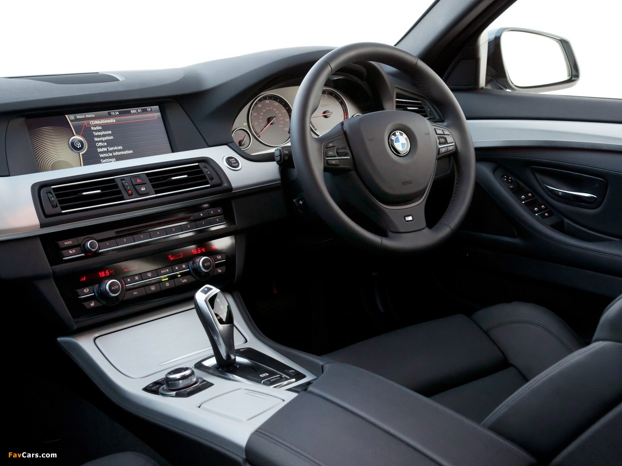 Images of BMW 525d Touring M Sports Package UK-spec (F11) 2010 (1280 x 960)