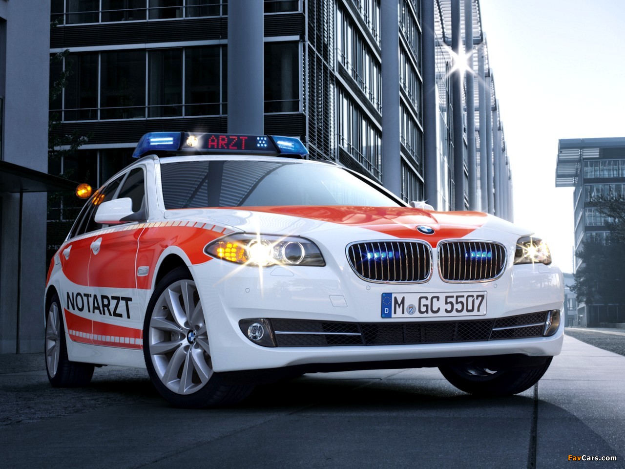 Images of BMW 5 Series Touring Notarzt (F11) 2011–13 (1280 x 960)