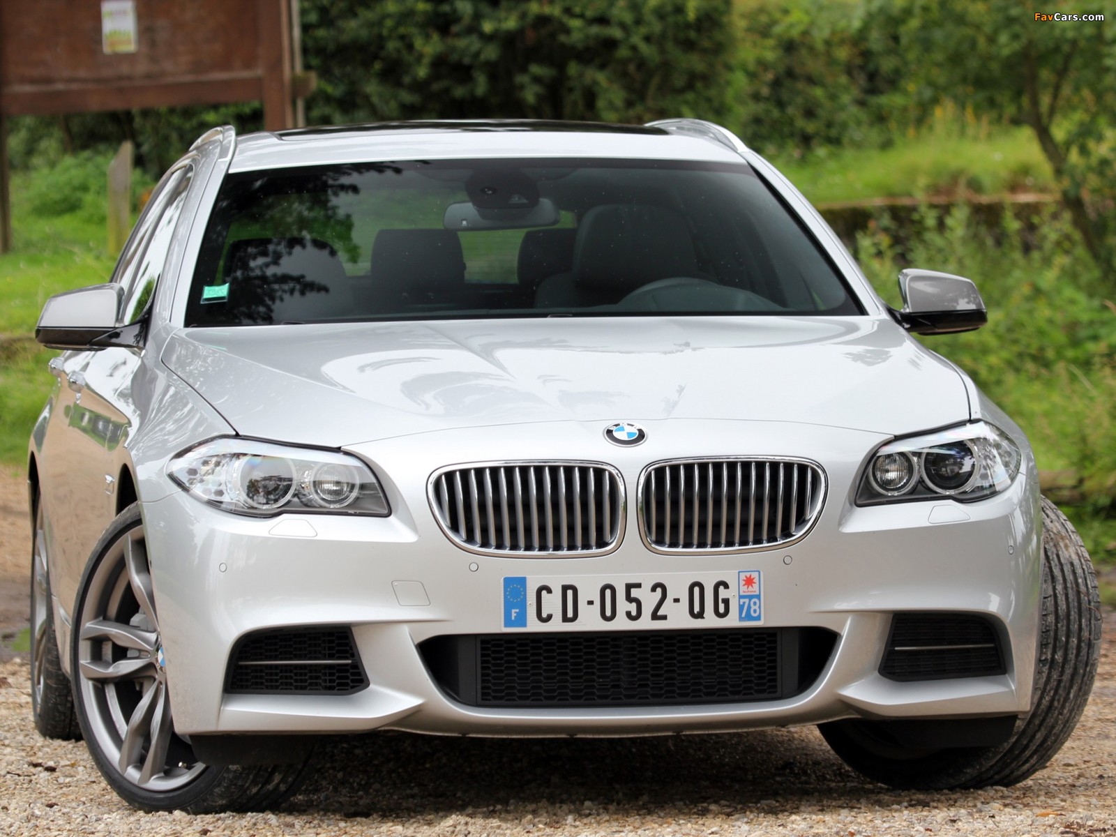 Images of BMW M550d xDrive Touring (F11) 2012 (1600 x 1200)