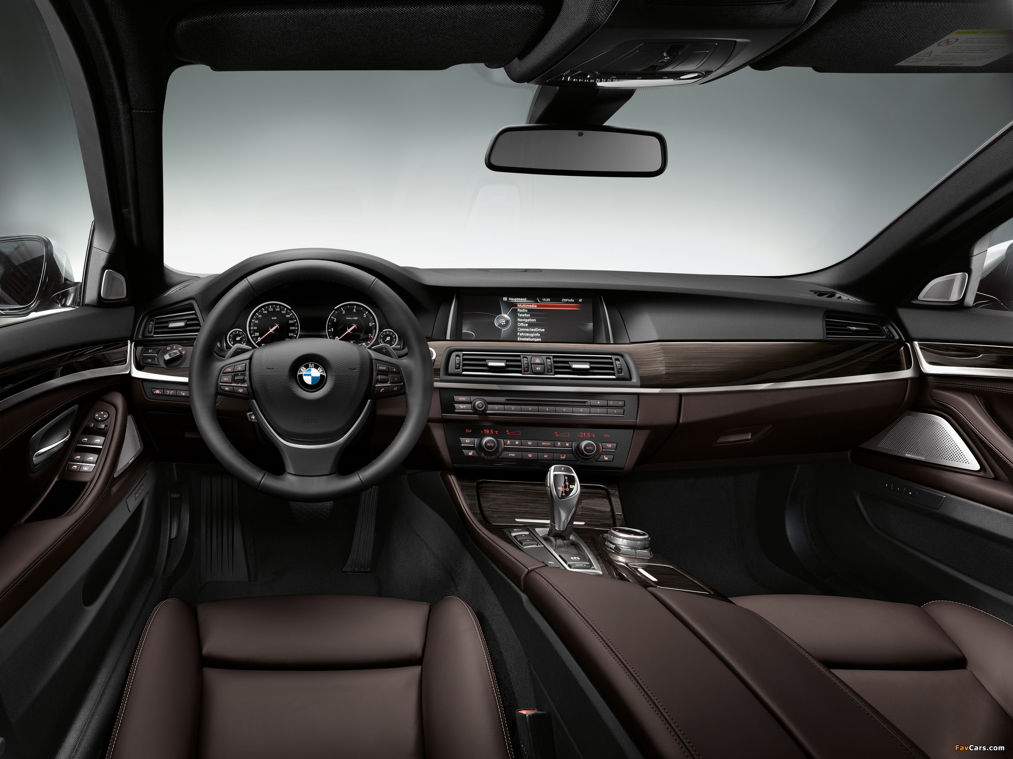 Images of BMW 535i Sedan Luxury Line (F10) 2013 (2048 x 1536)