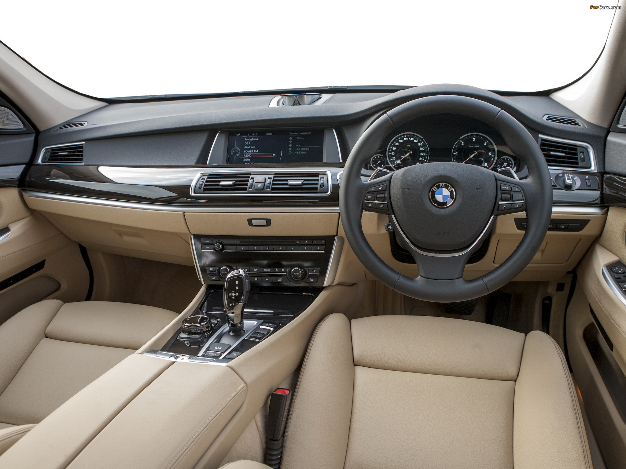 Images of BMW 530d Gran Turismo Luxury Line ZA-spec (F07) 2013 (2048 x 1536)