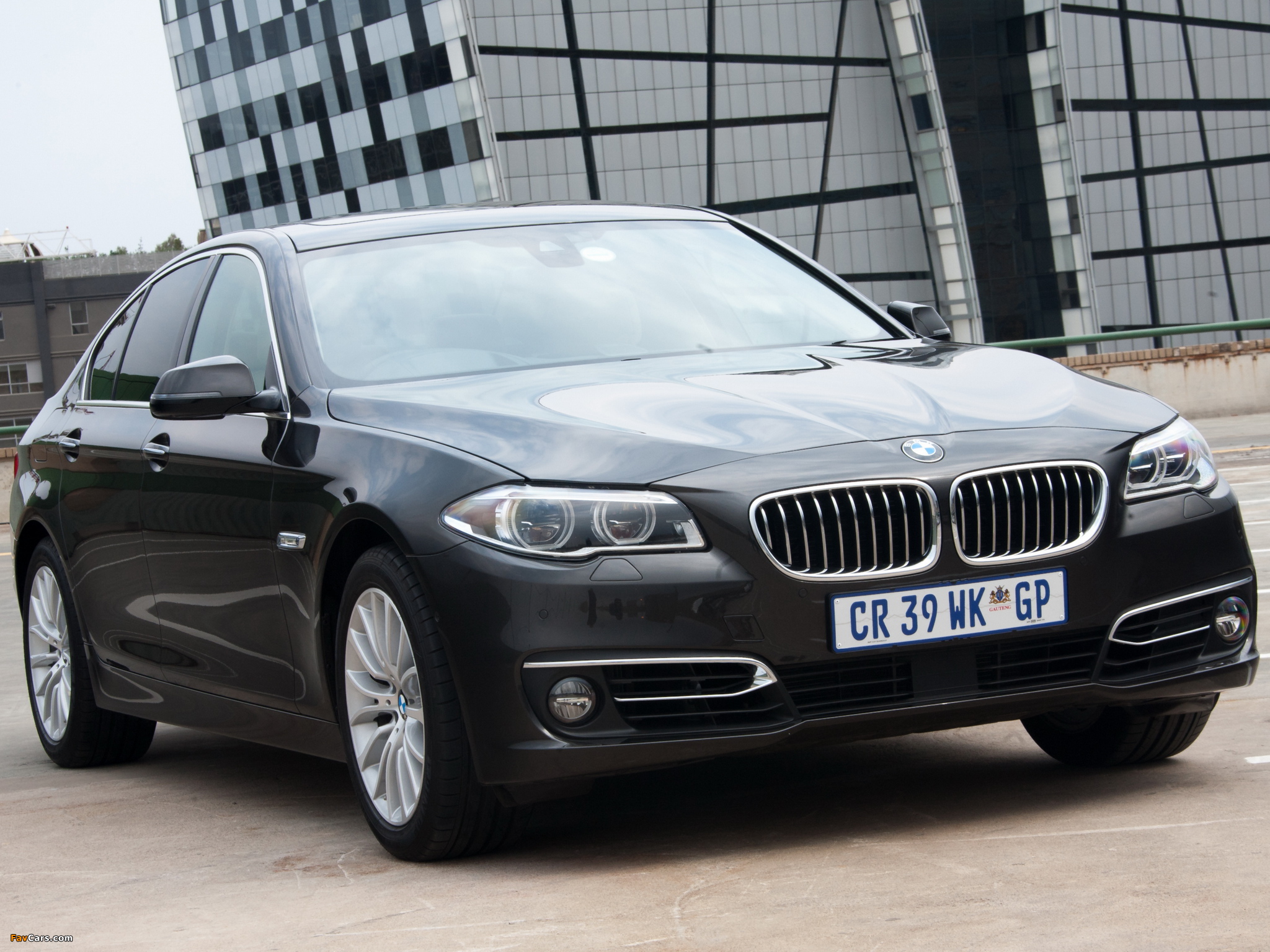 Images of BMW 520i Sedan Luxury Line ZA-spec (F10) 2013 (2048 x 1536)