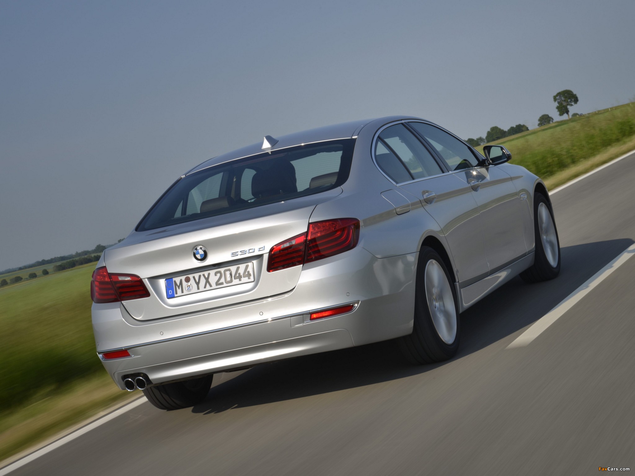 Images of BMW 530d Sedan Luxury Line (F10) 2013 (2048 x 1536)