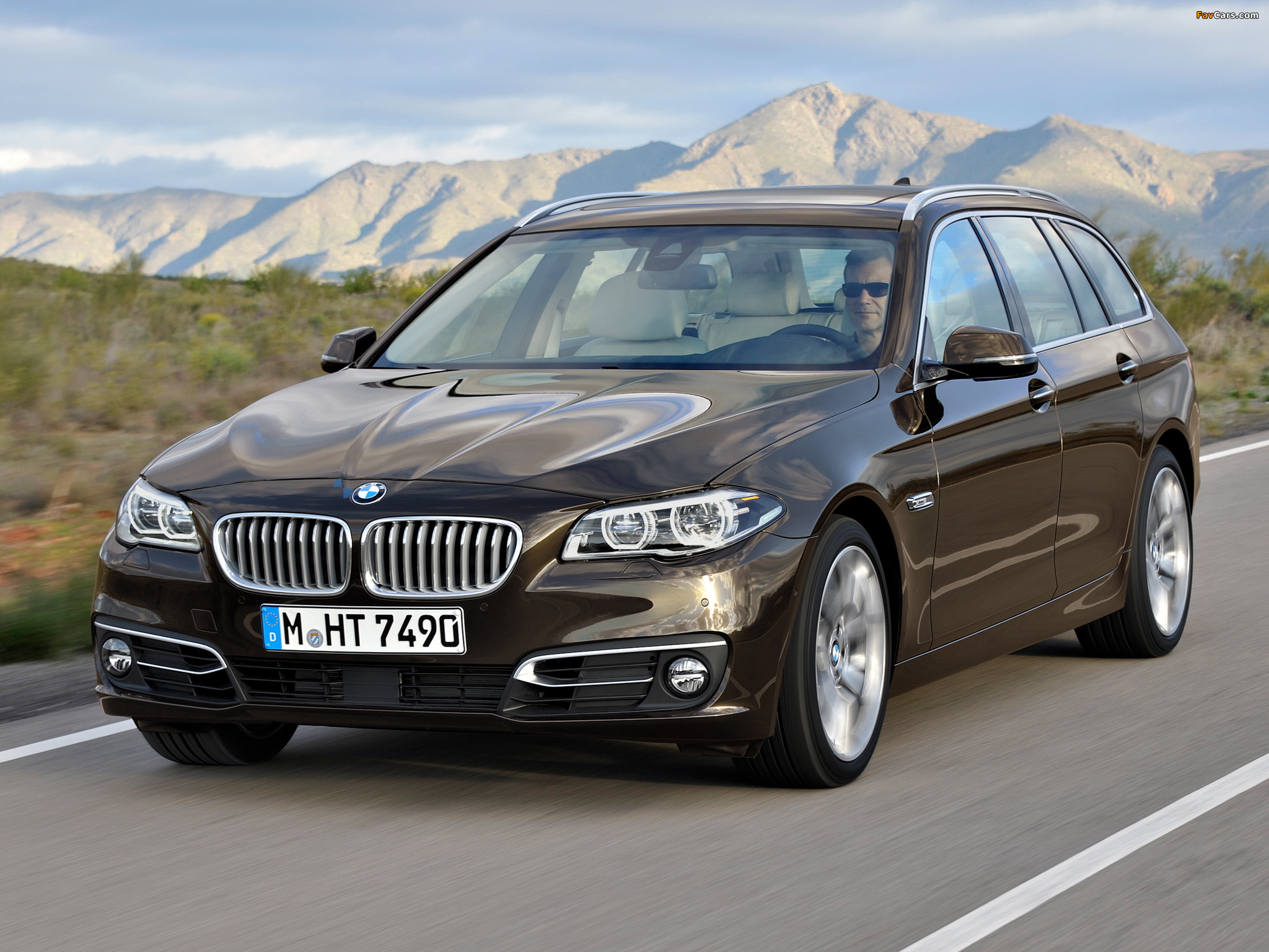 Images of BMW 530d xDrive Touring Modern Line (F11) 2013 (2048 x 1536)