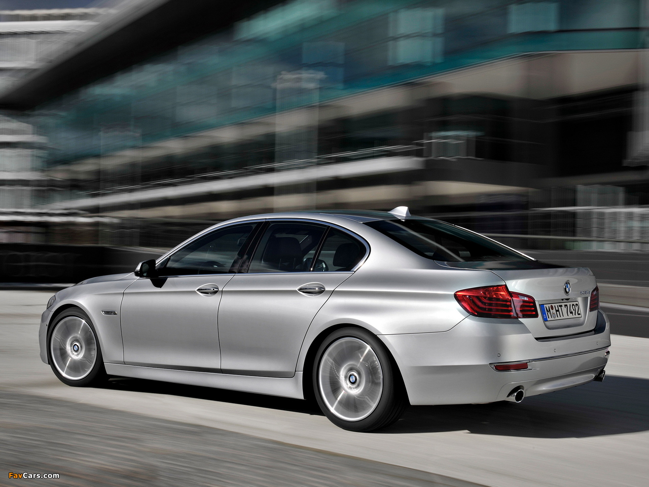 Images of BMW 535i Sedan Luxury Line (F10) 2013 (1280 x 960)