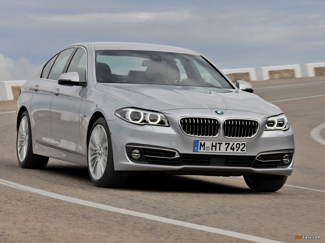 Images of BMW 535i Sedan Luxury Line (F10) 2013 (1280 x 960)