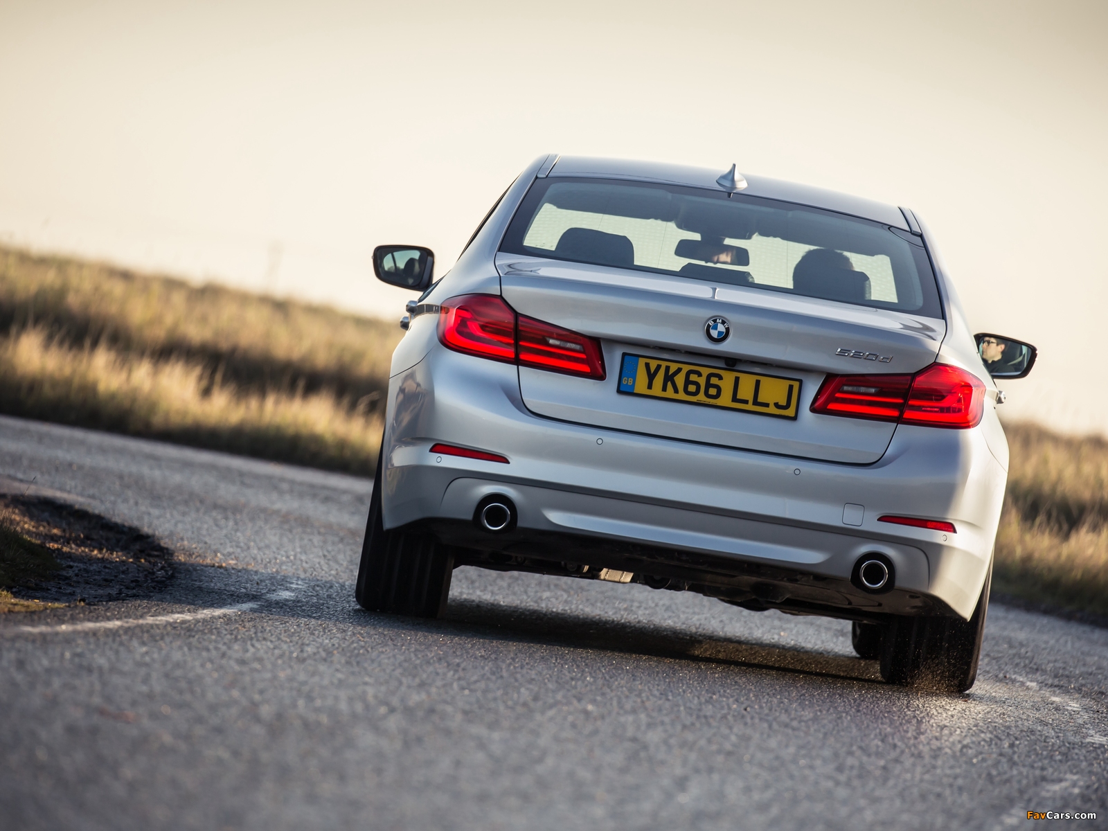 Images of BMW 520d SE Sedan UK-spec (G30) 2017 (1600 x 1200)