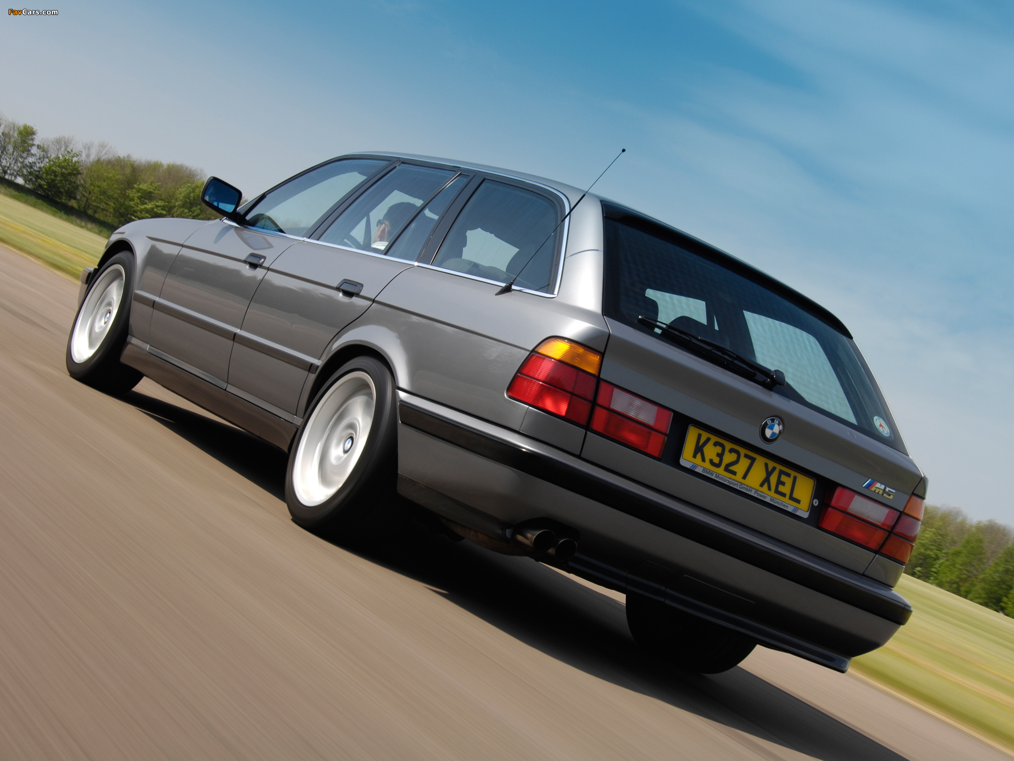 Images of BMW M5 Touring (E34) 1992–94 (2048 x 1536)