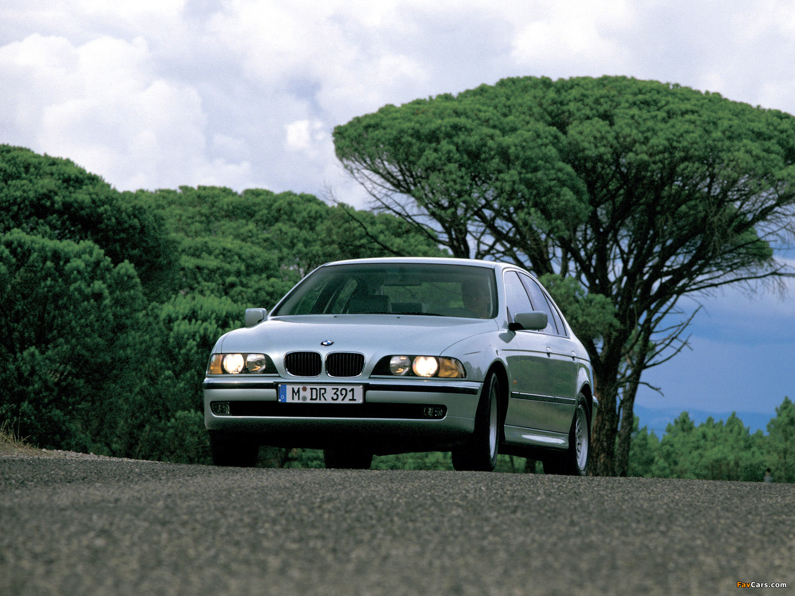 Images of BMW 5 Series Sedan (E39) 1995–2003 (1600 x 1200)