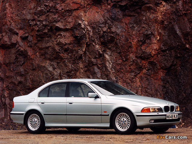 Images of BMW 540i Sedan UK-spec (E39) 1996–2000 (640 x 480)