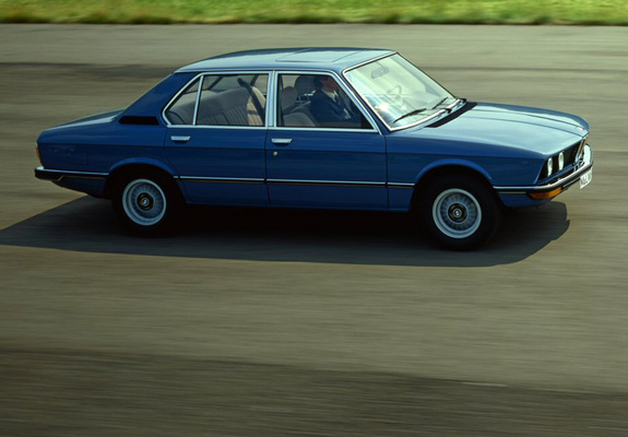 Photos of BMW 520 Sedan (E12) 1976–81