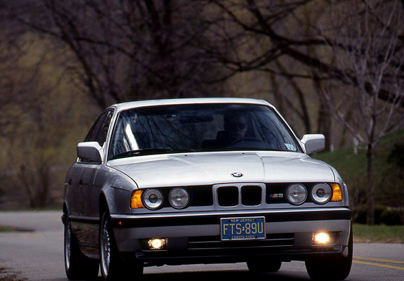 Photos of BMW M5 US-spec (E34) 1989–92
