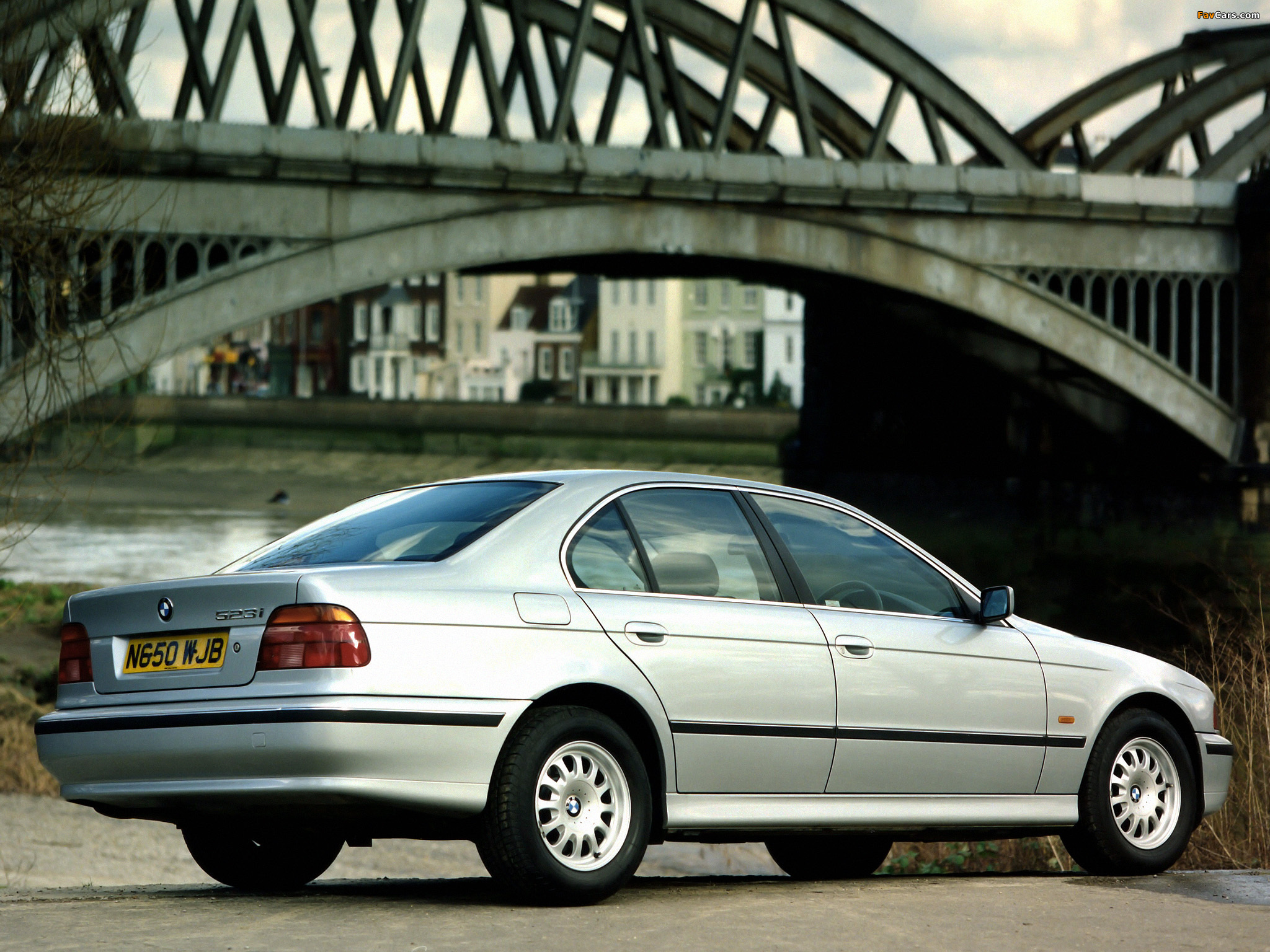 Photos of BMW 523i Sedan UK-spec (E39) 1995–2000 (2048 x 1536)