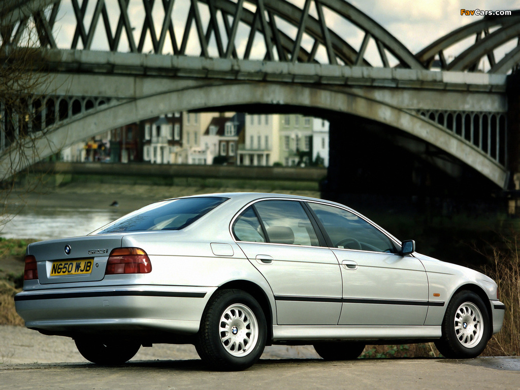 Photos of BMW 523i Sedan UK-spec (E39) 1995–2000 (1024 x 768)