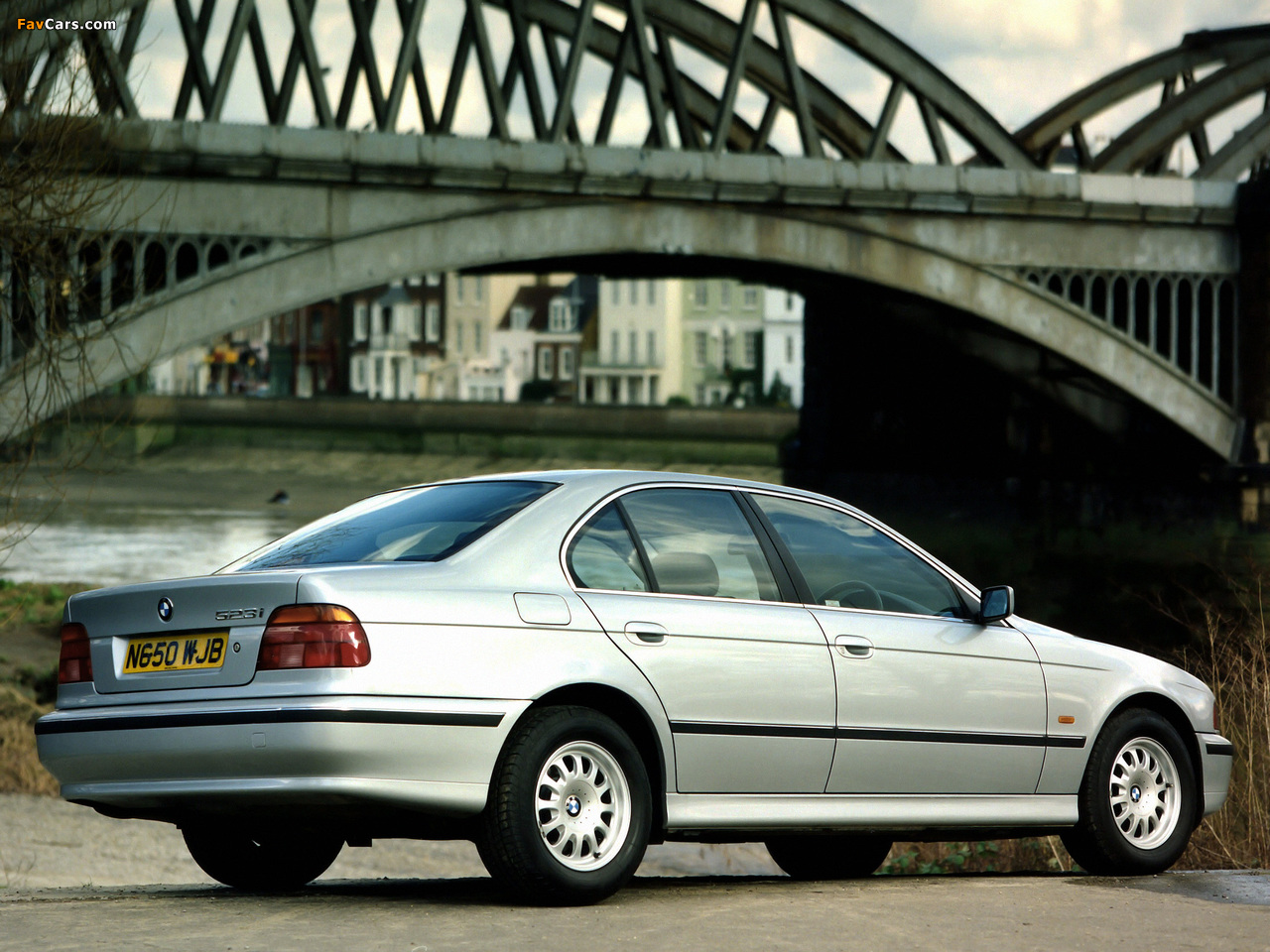 Photos of BMW 523i Sedan UK-spec (E39) 1995–2000 (1280 x 960)