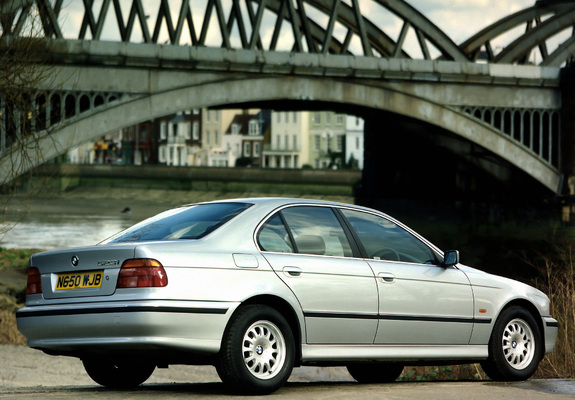 Photos of BMW 523i Sedan UK-spec (E39) 1995–2000