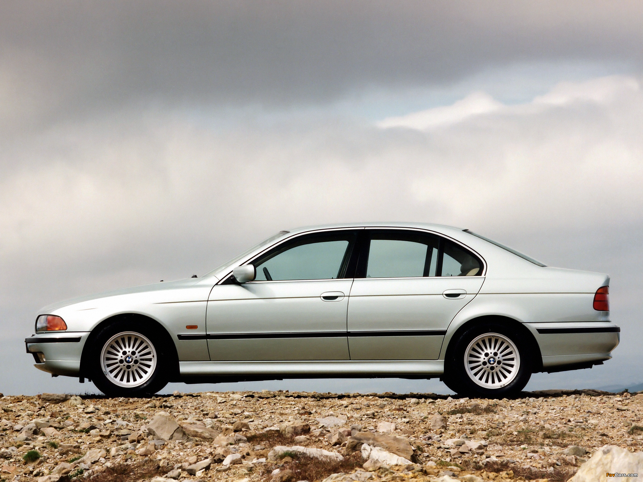 Photos of BMW 540i Sedan UK-spec (E39) 1996–2000 (2048 x 1536)