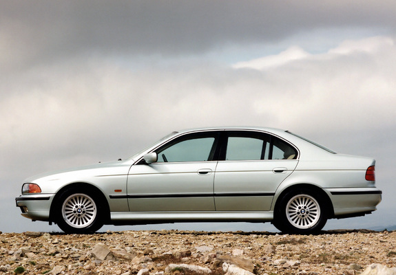 Photos of BMW 540i Sedan UK-spec (E39) 1996–2000